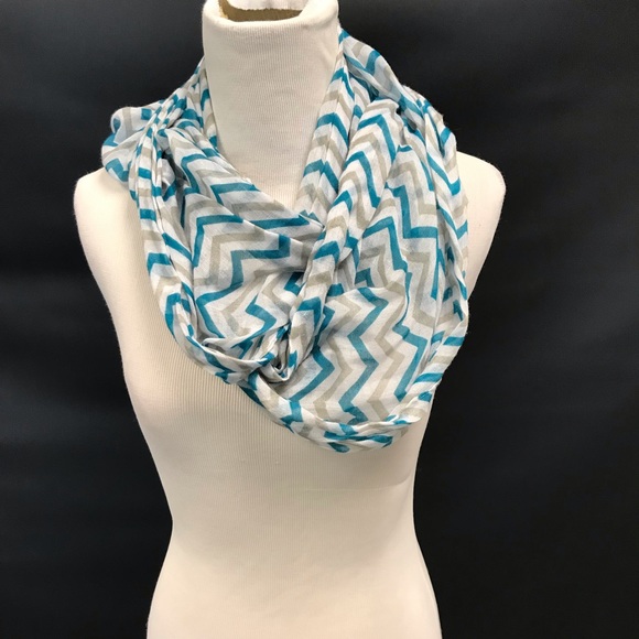 Accessories - Chevron infinity scarf